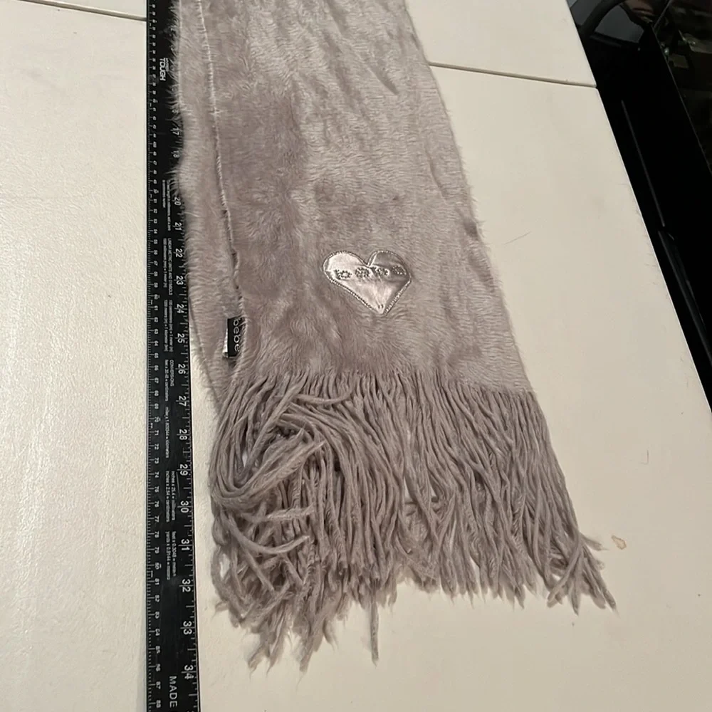 Bebe  gray / silver super soft knit fringe scarf silver BeBe patch mohair look*🆓